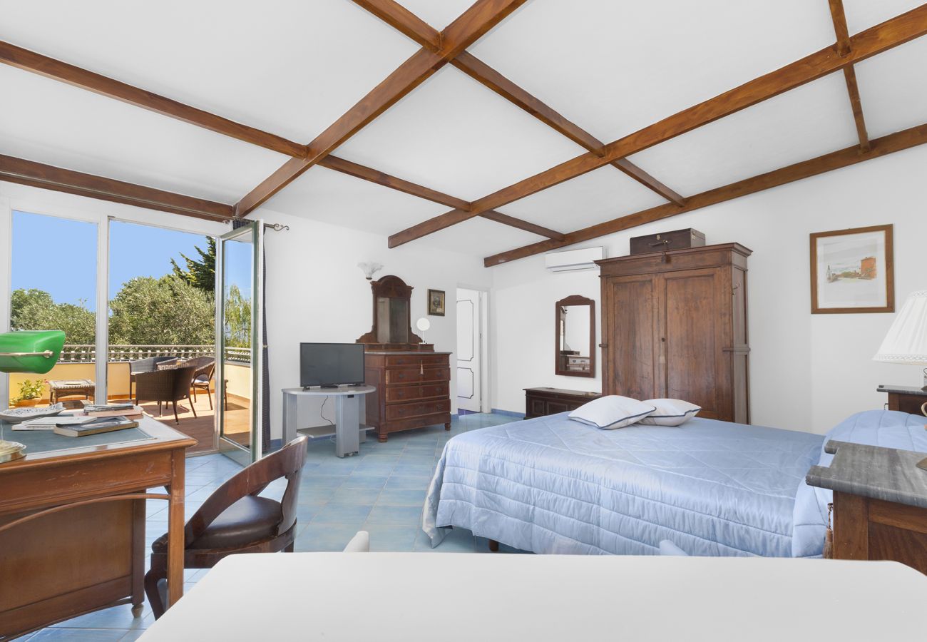 Villa in Sant´Agata sui Due Golfi - Villa Ferrara with Infinity Pool, Sea View, Parking and Garden