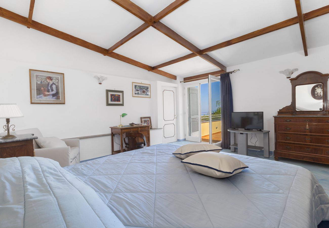 Villa in Sant´Agata sui Due Golfi - Villa Ferrara with Infinity Pool, Sea View, Parking and Garden