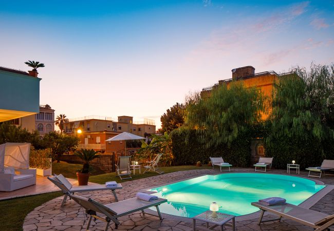Villa in Sant´Agnello - AMORE RENTALS - Villa Lia with Private Pool, Garden and Parking Villa in Sant´Agnello - AMORE RENTALS - Villa Lia with Private Pool, Garden and Parking