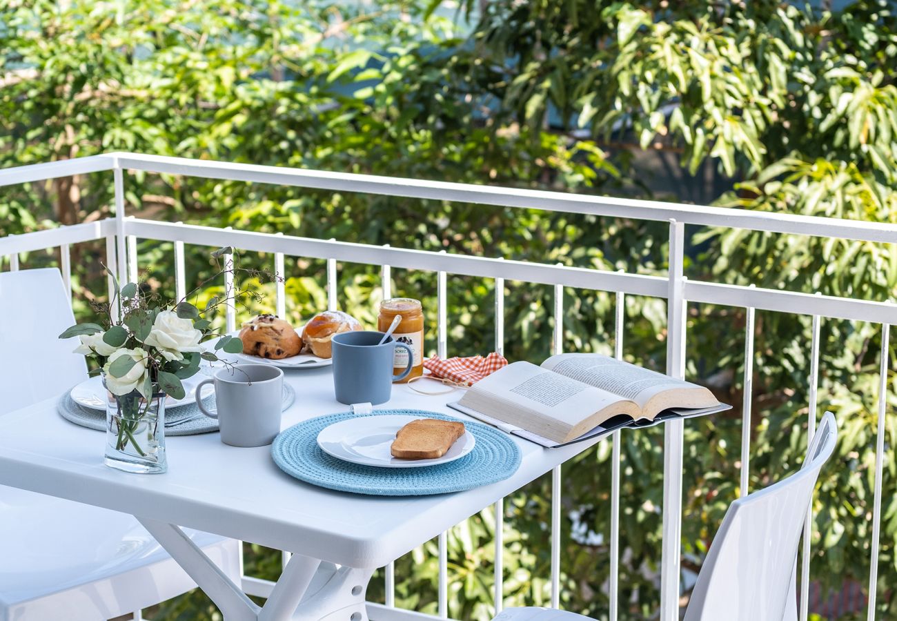 Apartment in Sorrento - AMORE RENTALS - Appartamento Leone Rosso with Private Terrace, Air Conditioning and Internet Wi-Fi