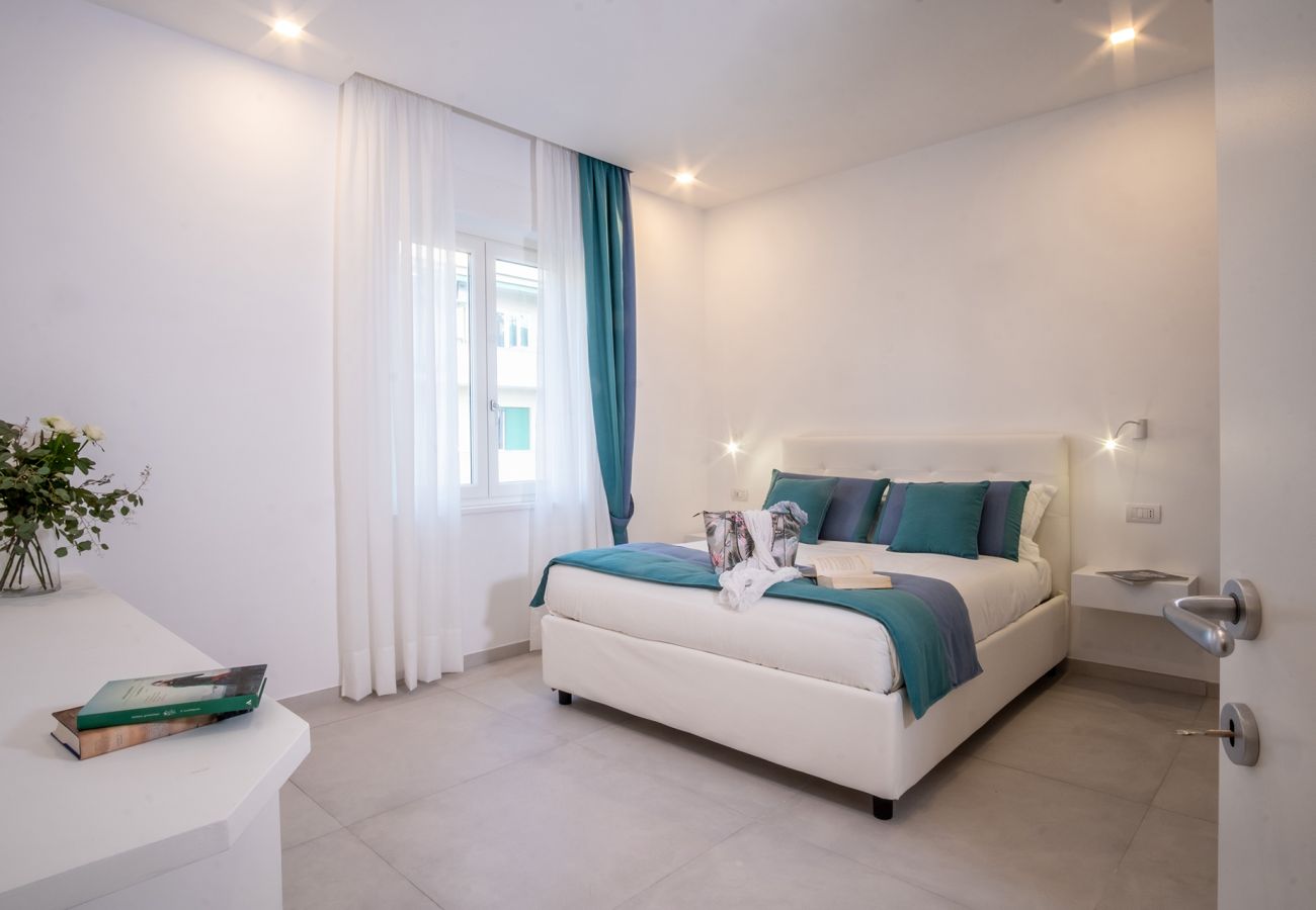 Apartment in Sorrento - AMORE RENTALS - Appartamento Leone Rosso 1 with Private Terrace, Air Conditioning and Internet Wi-Fi