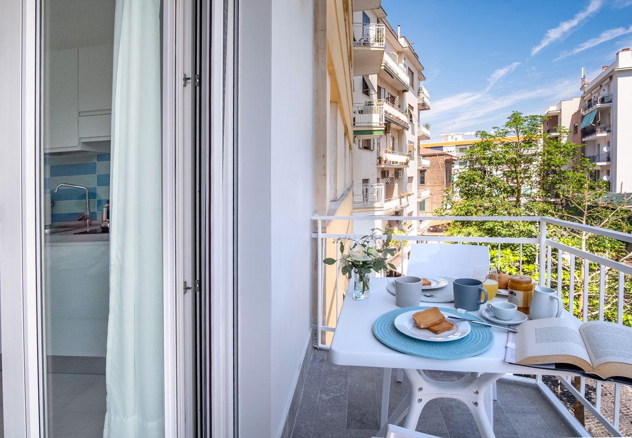 Apartment in Sorrento - AMORE RENTALS - Appartamento Leone Rosso 2 with Private Terrace, Air Conditioning and Internet Wi-Fi