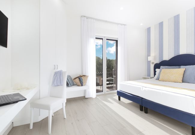 Apartment in Sorrento - AMORE RENTALS - Sara Home with Private Terrace, Air Conditioning and Internet Wi-Fi Apartment in Sorrento - AMORE RENTALS - Sara Home with Private Terrace, Air Conditioning and Internet Wi-Fi