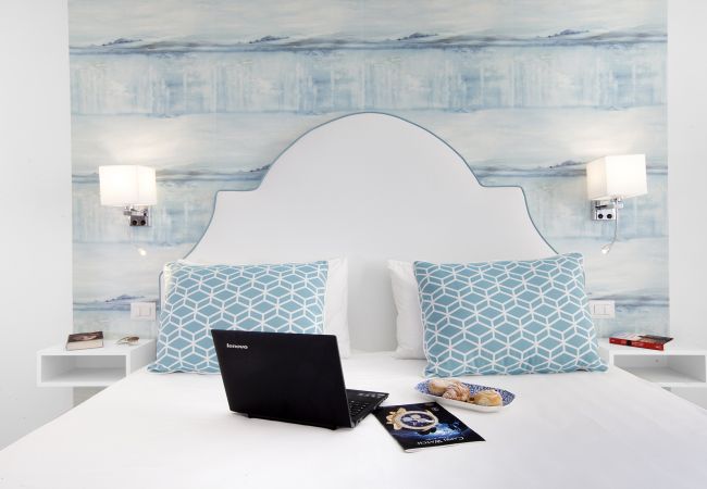 Apartment in Sorrento - AMORE RENTALS - Sara Home with Private Terrace, Air Conditioning and Internet Wi-Fi Apartment in Sorrento - AMORE RENTALS - Sara Home with Private Terrace, Air Conditioning and Internet Wi-Fi