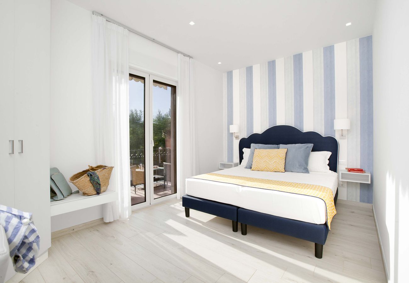 Apartment in Sorrento - AMORE RENTALS - Sara Home | Two Connected Apartments with Terraces in the Heart of Sorrento