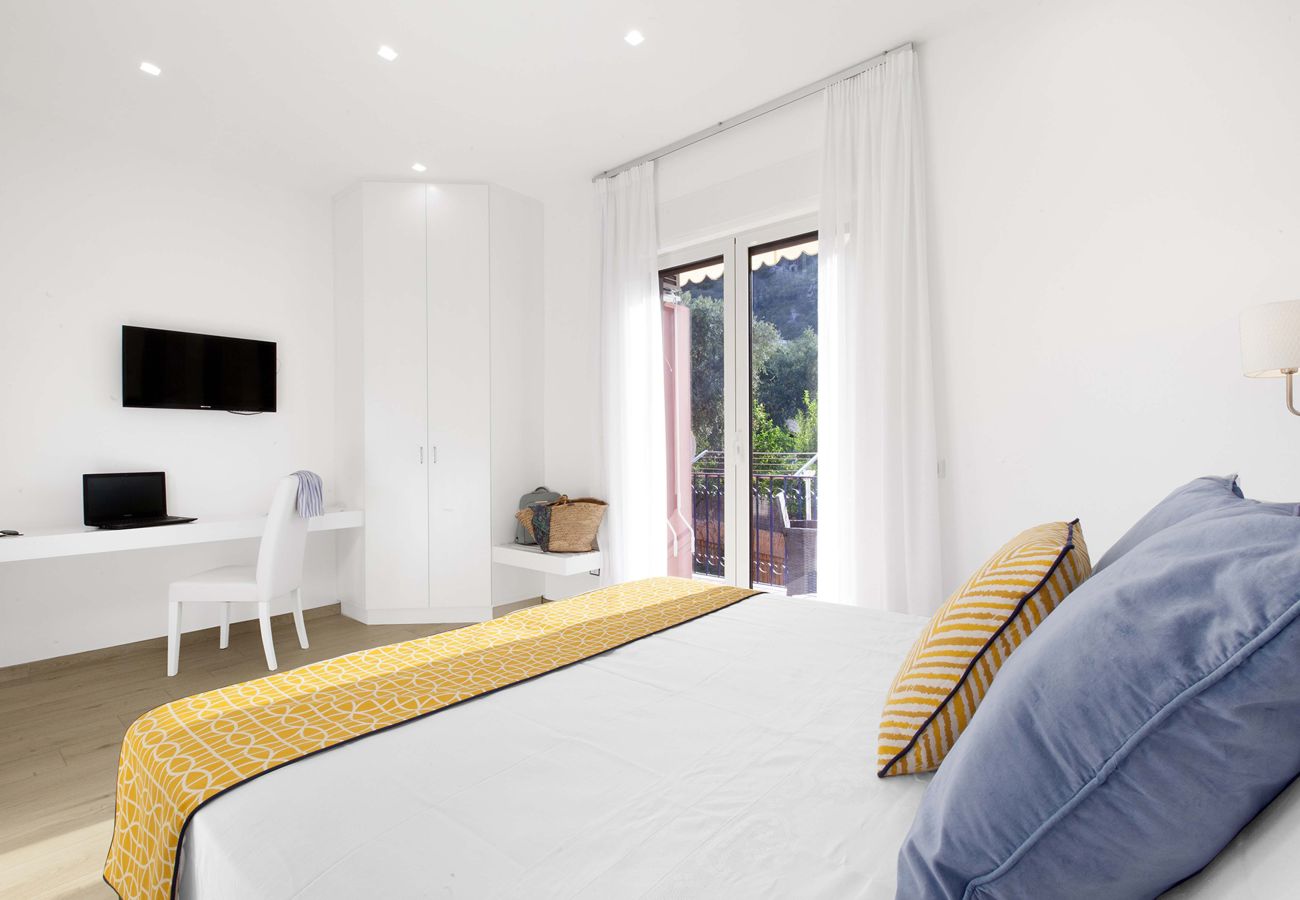 Apartment in Sorrento - AMORE RENTALS - Sara Home | Two Connected Apartments with Terraces in the Heart of Sorrento