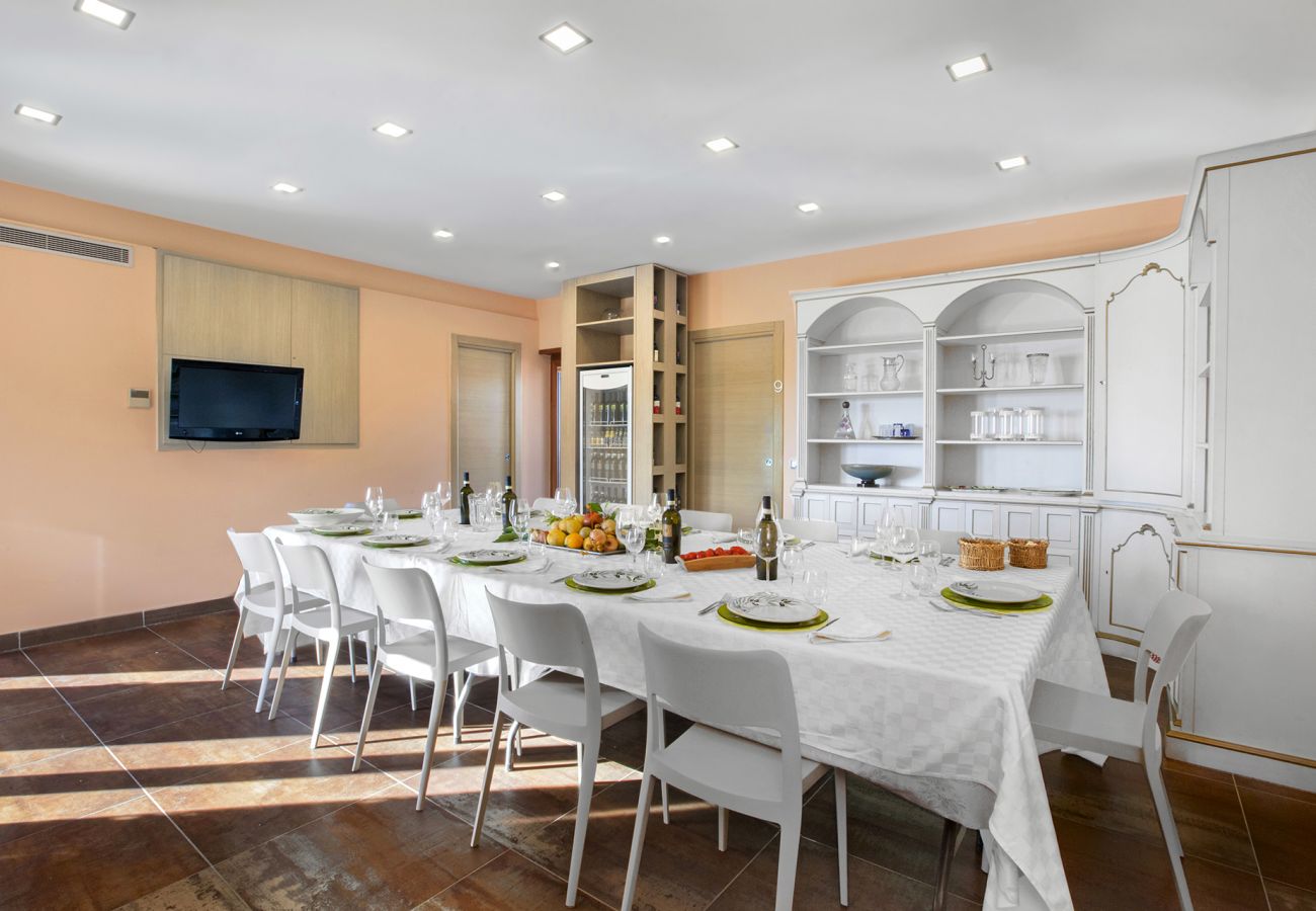Villa in Massa Lubrense - AMORE RENTALS - Villa Elia with Private Pool, Sea View, Terraces, Parking and Garden