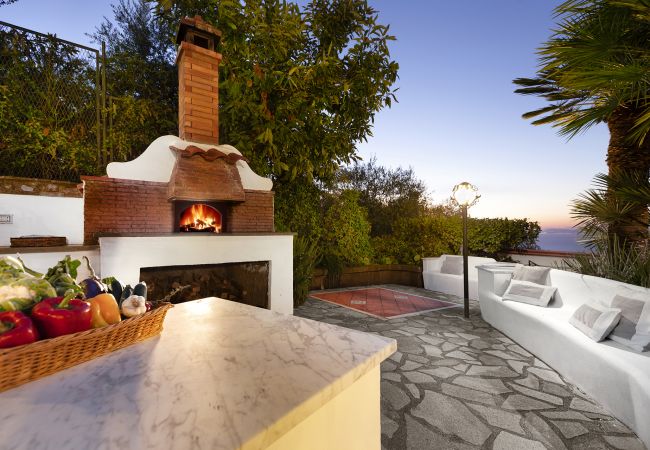 Villa in Sorrento - AMORE RENTALS - Villa Bianca with Private Swimming Pool, Sea View, Terraces, Parking and Barbecue Villa in Sorrento - AMORE RENTALS - Villa Bianca with Private Swimming Pool, Sea View, Terraces, Parking and Barbecue