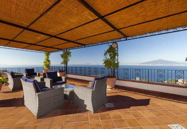 Villa in Sorrento - AMORE RENTALS - Villa Bianca with Private Swimming Pool, Sea View, Terraces, Parking and Barbecue