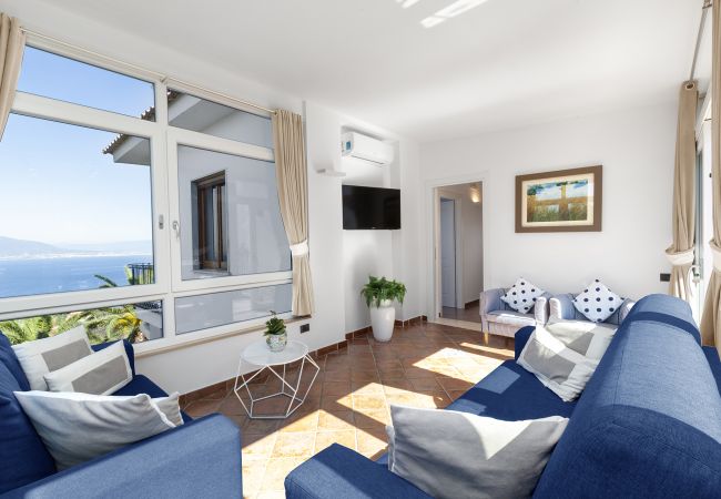 Villa in Sorrento - AMORE RENTALS - Villa Bianca with Private Swimming Pool, Sea View, Terraces, Parking and Barbecue Villa in Sorrento - AMORE RENTALS - Villa Bianca with Private Swimming Pool, Sea View, Terraces, Parking and Barbecue