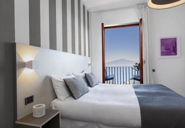 Villa in Sorrento - AMORE RENTALS - Villa Bianca with Private Swimming Pool, Sea View, Terraces, Parking and Barbecue Villa in Sorrento - AMORE RENTALS - Villa Bianca with Private Swimming Pool, Sea View, Terraces, Parking and Barbecue