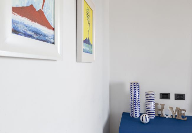 Villa in Sorrento - AMORE RENTALS - Villa Bianca with Private Swimming Pool, Sea View, Terraces, Parking and Barbecue Villa in Sorrento - AMORE RENTALS - Villa Bianca with Private Swimming Pool, Sea View, Terraces, Parking and Barbecue