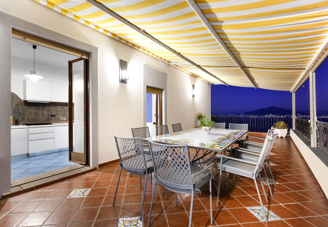 Villa in Sorrento - AMORE RENTALS - Villa Bianca with Private Swimming Pool, Sea View, Terraces, Parking and Barbecue