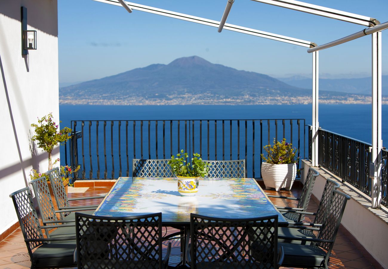 Villa in Sorrento - AMORE RENTALS - Villa Bianca with Private Swimming Pool, Sea View, Terraces, Parking and Barbecue