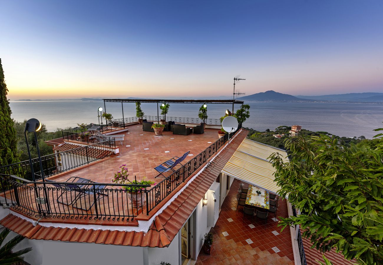 Villa in Sorrento - AMORE RENTALS - Villa Bianca with Private Swimming Pool, Sea View, Terraces, Parking and Barbecue