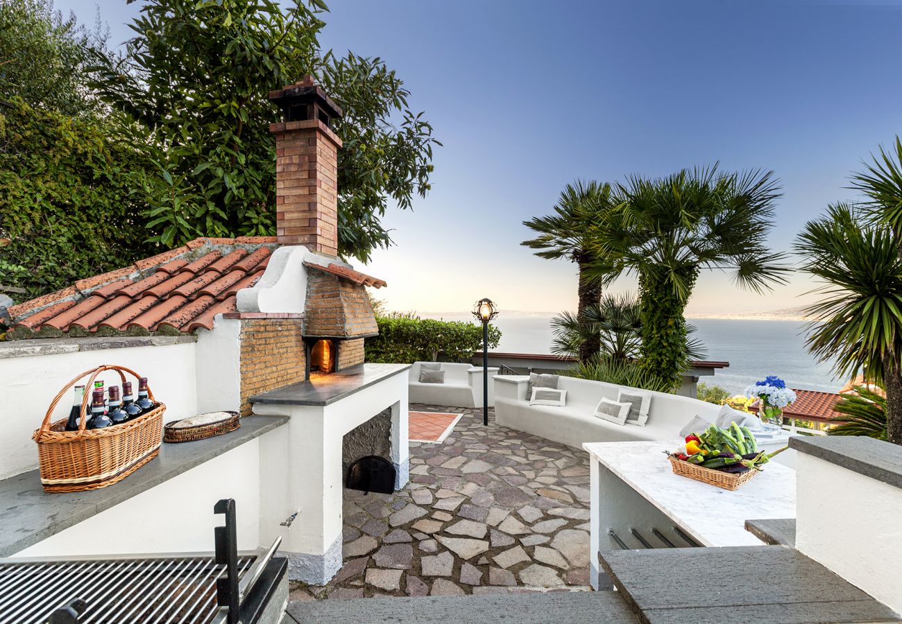 Villa in Sorrento - AMORE RENTALS - Villa Bianca with Private Swimming Pool, Sea View, Terraces, Parking and Barbecue