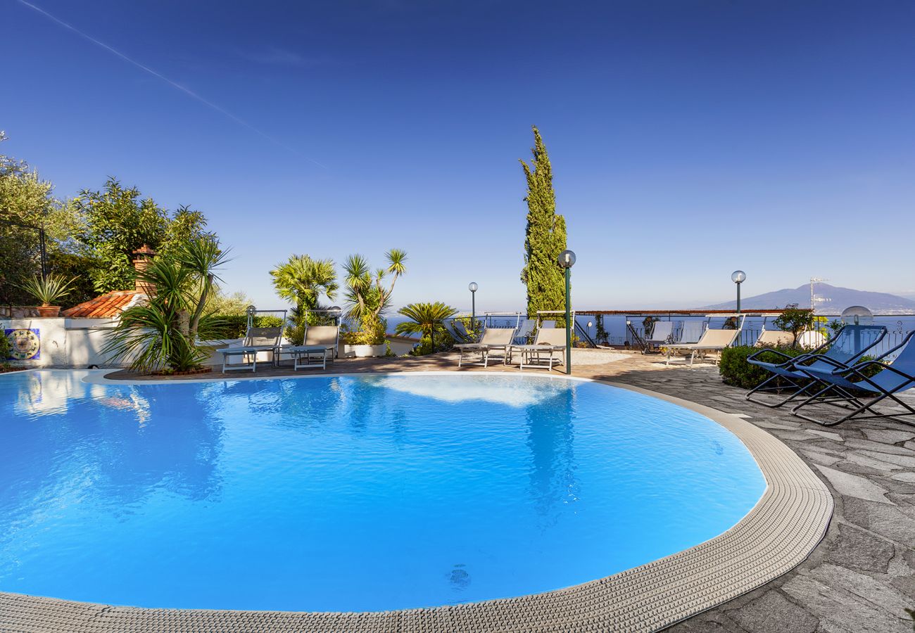 Villa in Sorrento - AMORE RENTALS - Villa Bianca with Private Swimming Pool, Sea View, Terraces, Parking and Barbecue