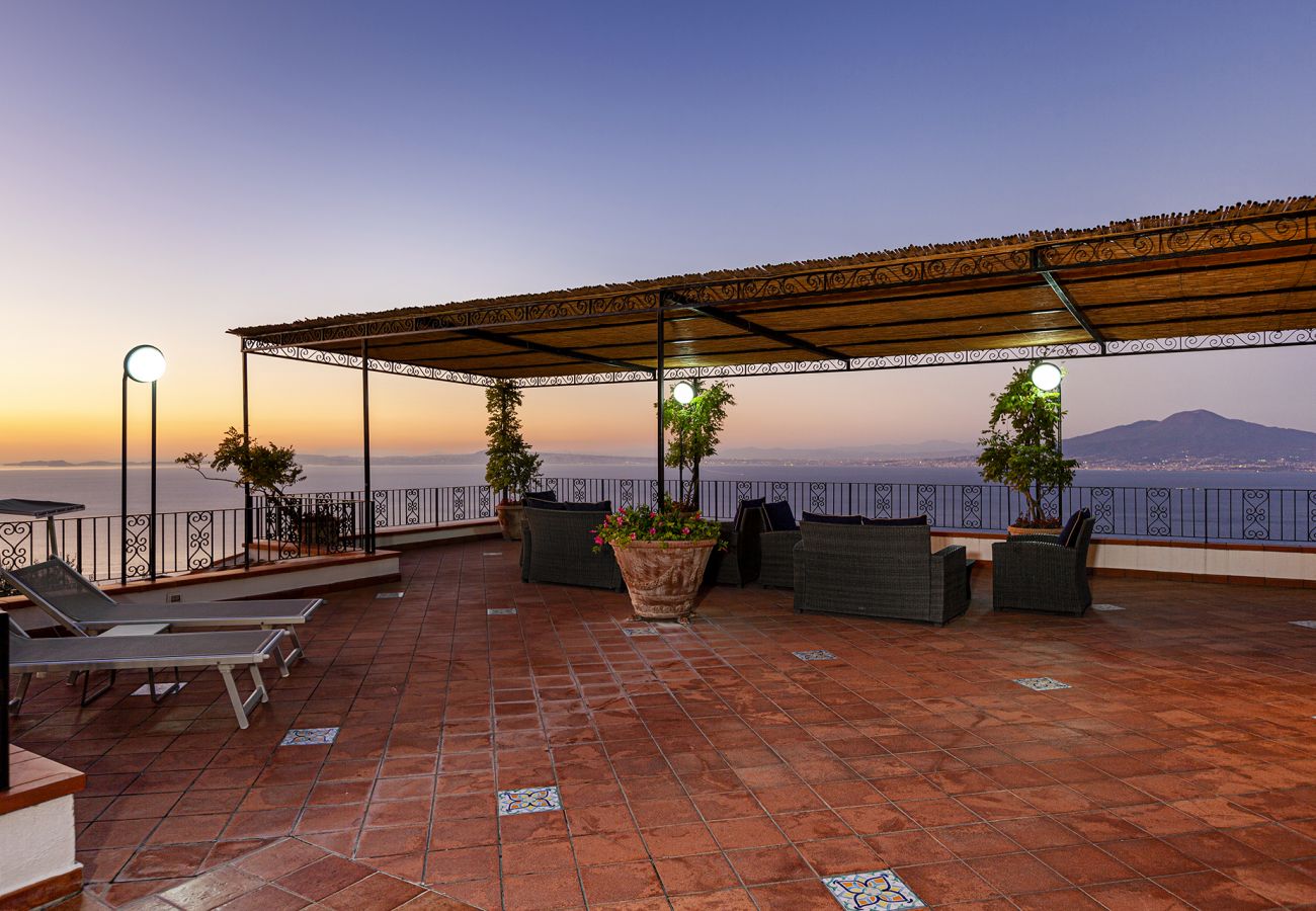 Villa in Sorrento - AMORE RENTALS - Villa Bianca with Private Swimming Pool, Sea View, Terraces, Parking and Barbecue