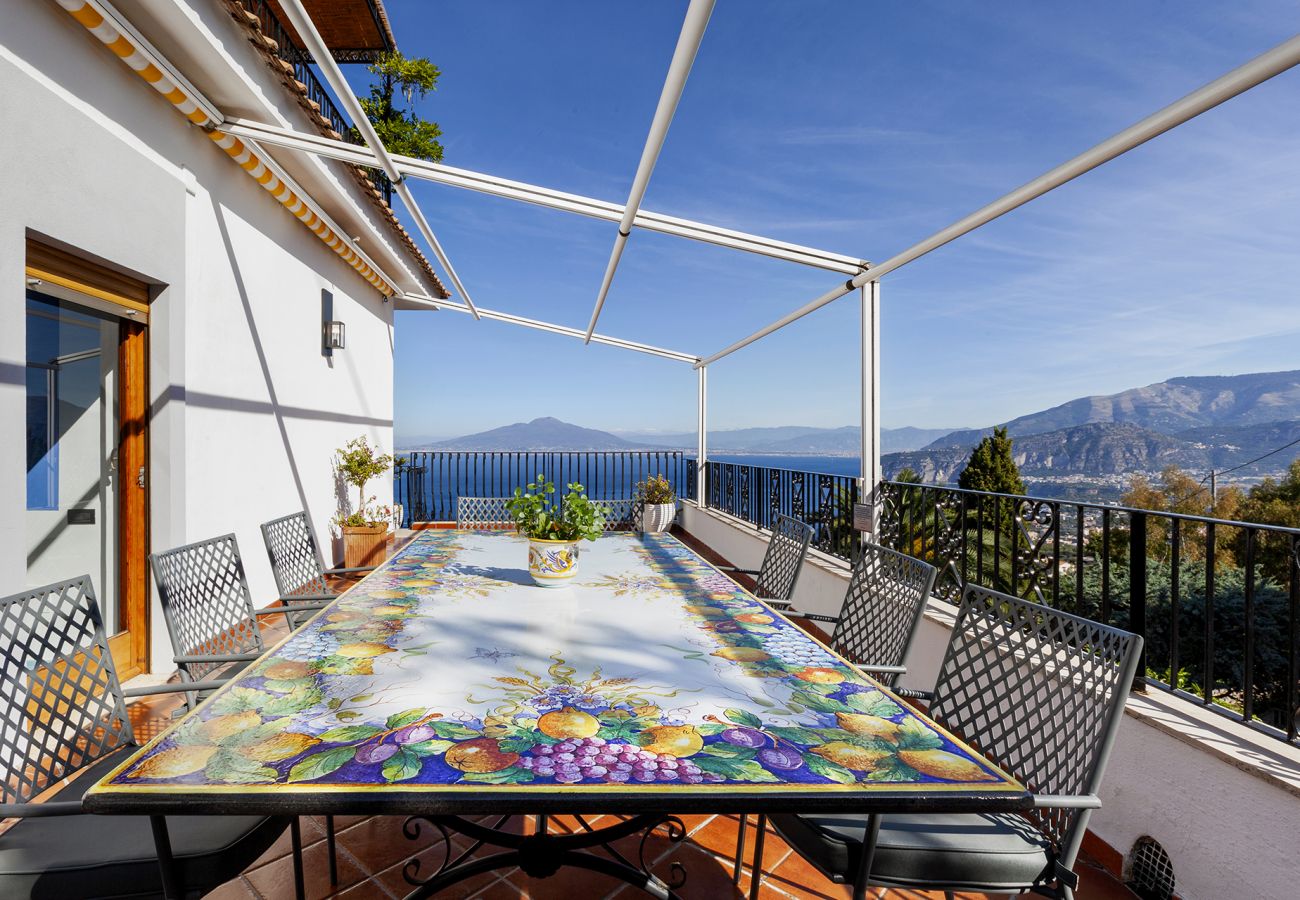 Villa in Sorrento - AMORE RENTALS - Villa Bianca with Private Swimming Pool, Sea View, Terraces, Parking and Barbecue