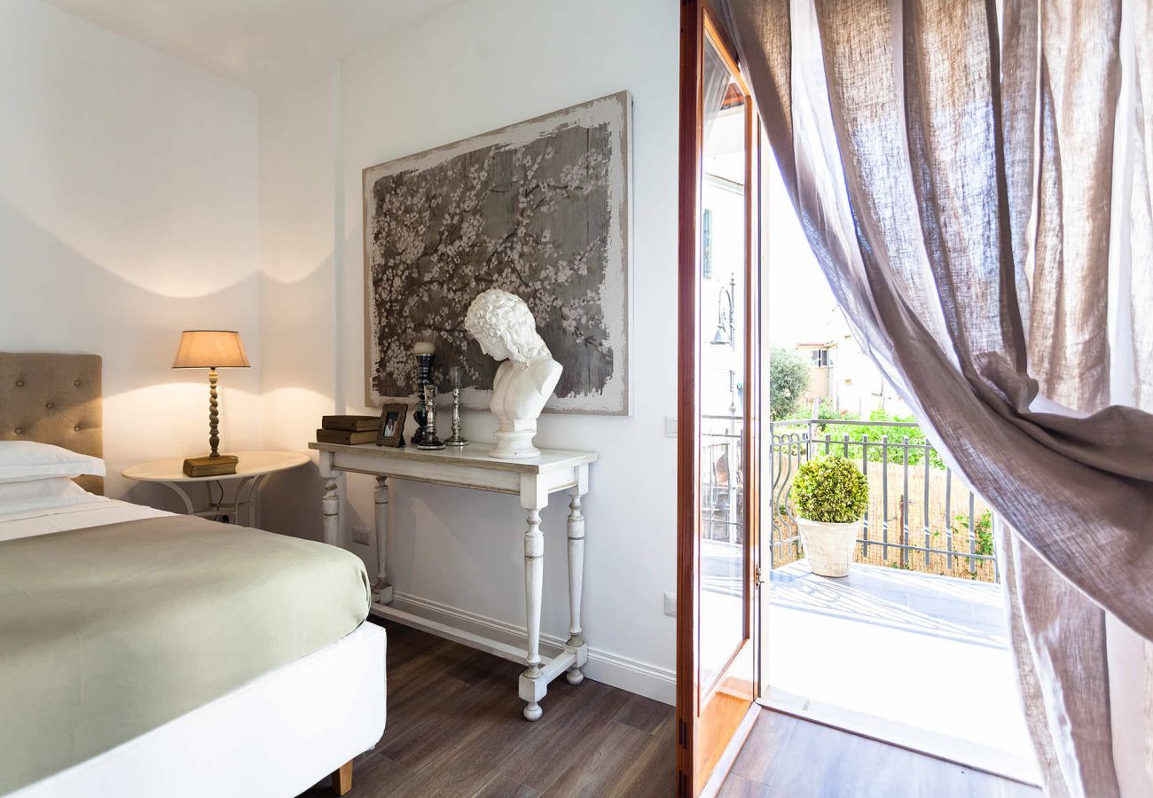 Apartment in Sorrento - AMORE RENTALS - Appartamento Adelaide with Private Terrace, Air Conditioning and Parking