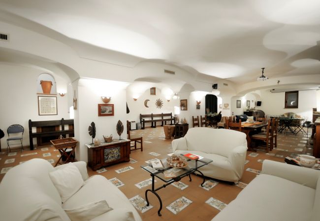 Villa in Sant´Agnello - AMORE RENTALS - Villa Angelo with Private Terraces, Parking and Air Conditioning Villa in Sant´Agnello - AMORE RENTALS - Villa Angelo with Private Terraces, Parking and Air Conditioning