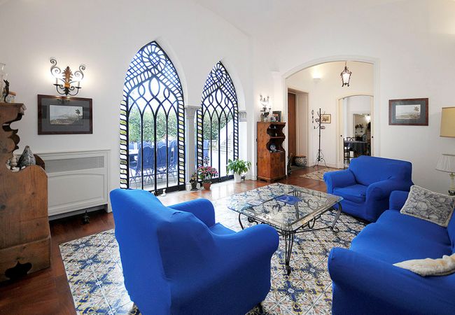 Villa in Sant´Agnello - AMORE RENTALS - Villa Angelo with Private Terraces, Parking and Air Conditioning Villa in Sant´Agnello - AMORE RENTALS - Villa Angelo with Private Terraces, Parking and Air Conditioning