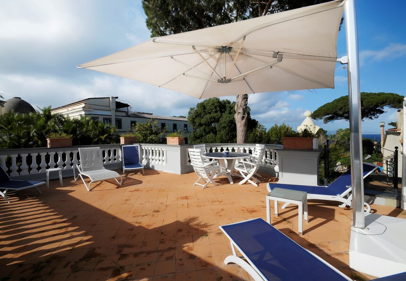 Villa in Sant´Agnello - AMORE RENTALS - Villa Angelo with Private Terraces, Parking and Air Conditioning