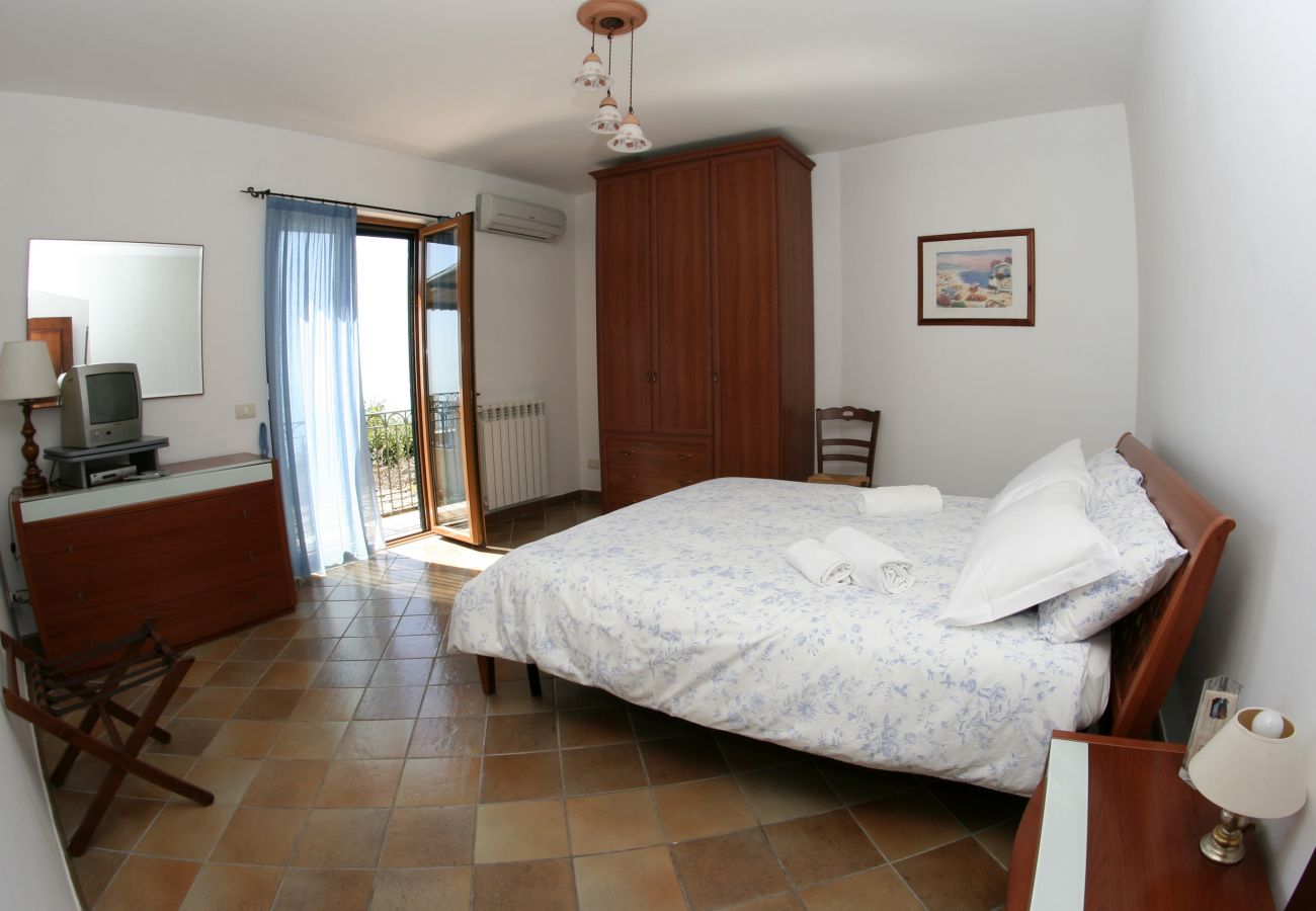 Villa in Sant´Agata sui Due Golfi - Villa Raffaella with Private Pool, Sea View, Parking and Garden