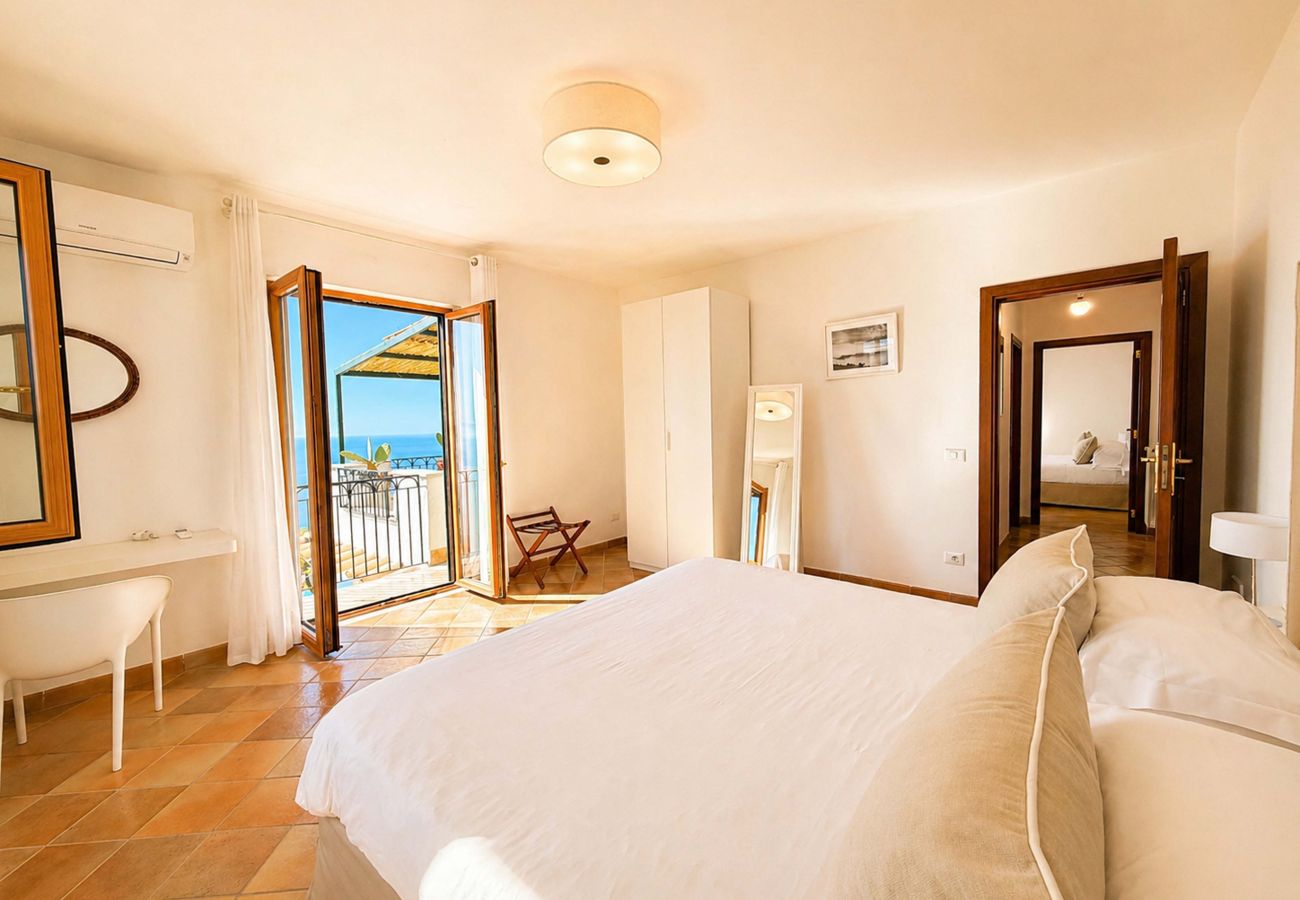 Villa in Sant´Agata sui Due Golfi - AMORE RENTALS - Villa Raffaella with Private Pool and Sea View
