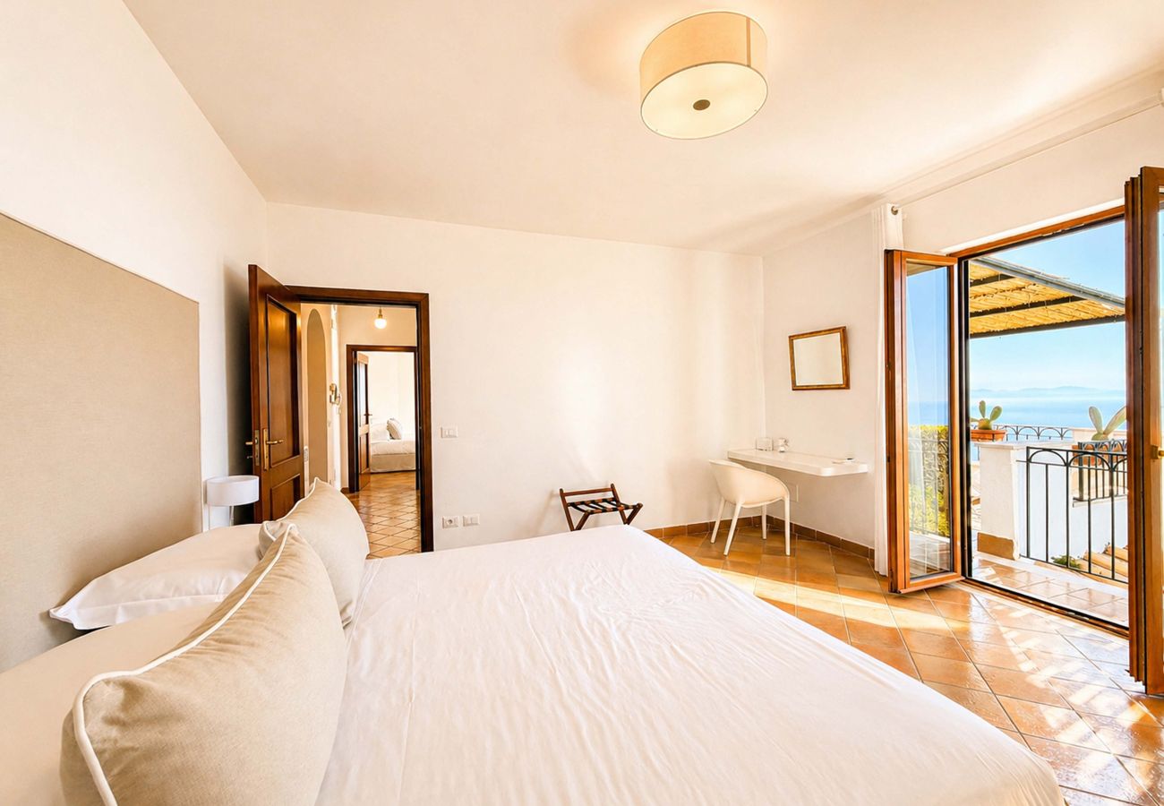Villa in Sant´Agata sui Due Golfi - AMORE RENTALS - Villa Raffaella with Private Pool and Sea View