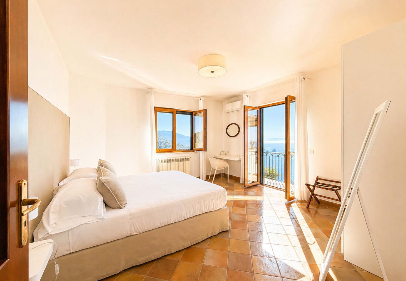 Villa in Sant´Agata sui Due Golfi - AMORE RENTALS - Villa Raffaella with Private Pool and Sea View
