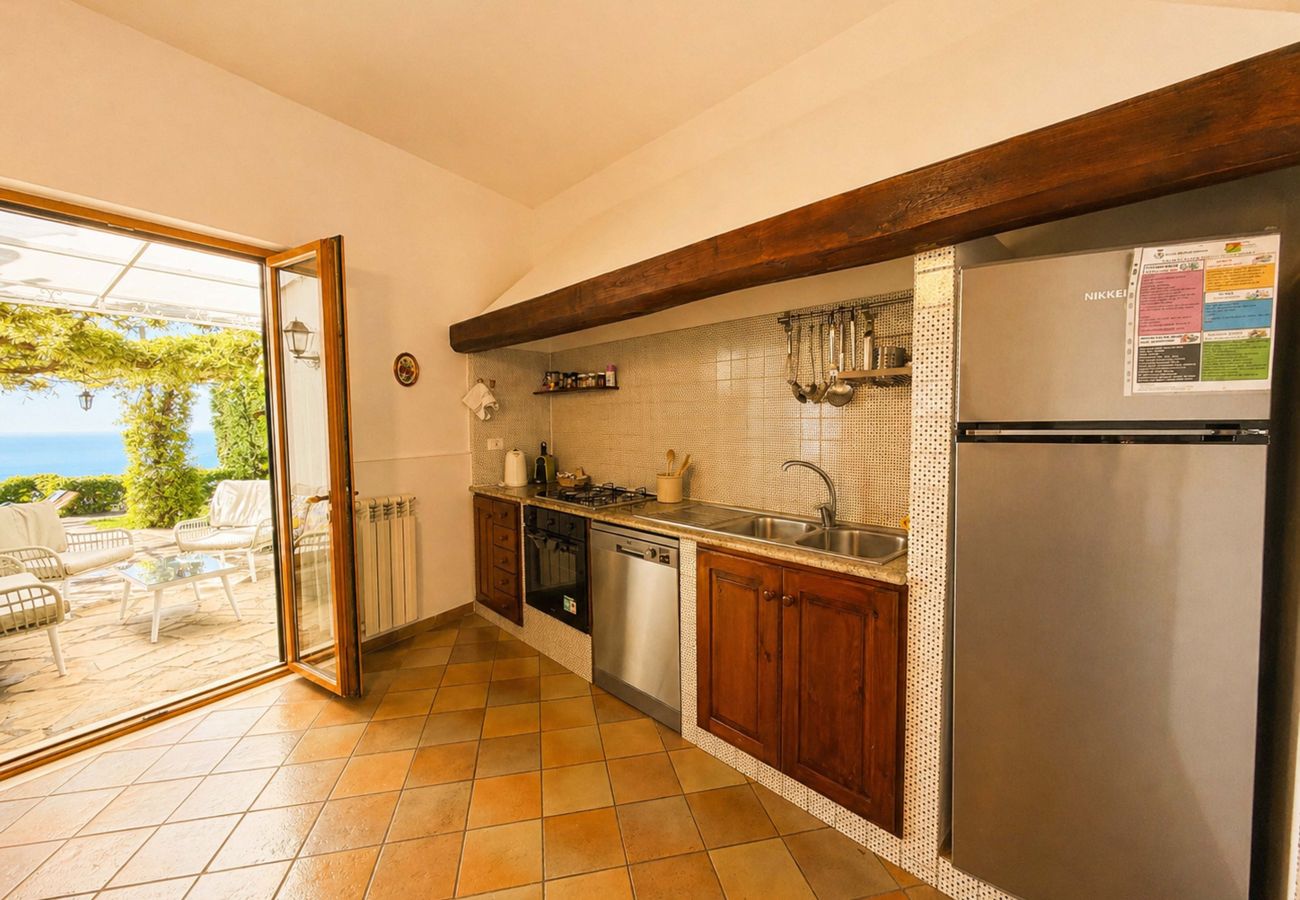 Villa in Sant´Agata sui Due Golfi - AMORE RENTALS - Villa Raffaella with Private Pool and Sea View