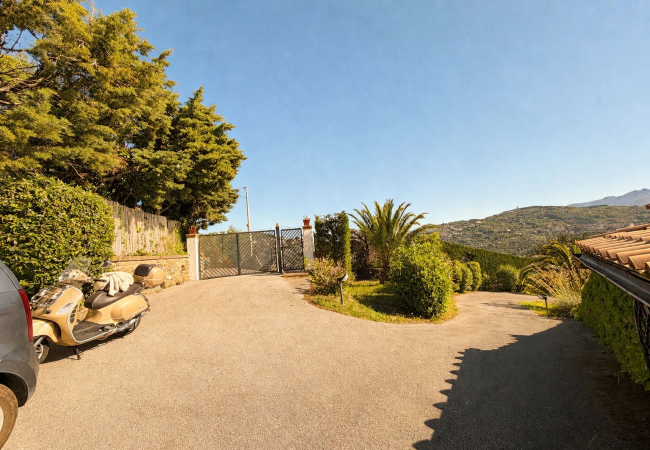 Villa in Sant´Agata sui Due Golfi - AMORE RENTALS - Villa Raffaella with Private Pool and Sea View