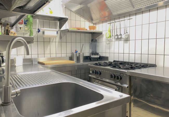 Villa in Sant´Agnello - AMORE RENTALS - Villa Calisto with Private Swimming Pool, Garden, Jacuzzi, Sea view and Parking Villa in Sant´Agnello - AMORE RENTALS - Villa Calisto with Private Swimming Pool, Garden, Jacuzzi, Sea view and Parking