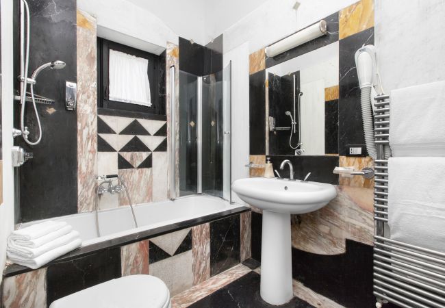 Villa in Sant´Agnello - AMORE RENTALS - Villa Calisto with Private Swimming Pool, Garden, Jacuzzi, Sea view and Parking Villa in Sant´Agnello - AMORE RENTALS - Villa Calisto with Private Swimming Pool, Garden, Jacuzzi, Sea view and Parking