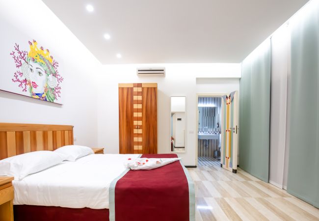Villa in Sant´Agnello - AMORE RENTALS - Villa Calisto with Private Swimming Pool, Garden, Jacuzzi, Sea view and Parking Villa in Sant´Agnello - AMORE RENTALS - Villa Calisto with Private Swimming Pool, Garden, Jacuzzi, Sea view and Parking