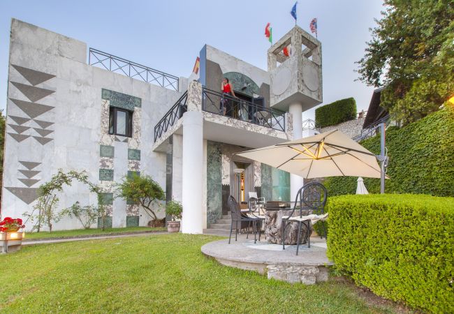 Villa in Sant´Agnello - AMORE RENTALS - Villa Calisto with Private Swimming Pool, Garden, Jacuzzi, Sea view and Parking Villa in Sant´Agnello - AMORE RENTALS - Villa Calisto with Private Swimming Pool, Garden, Jacuzzi, Sea view and Parking