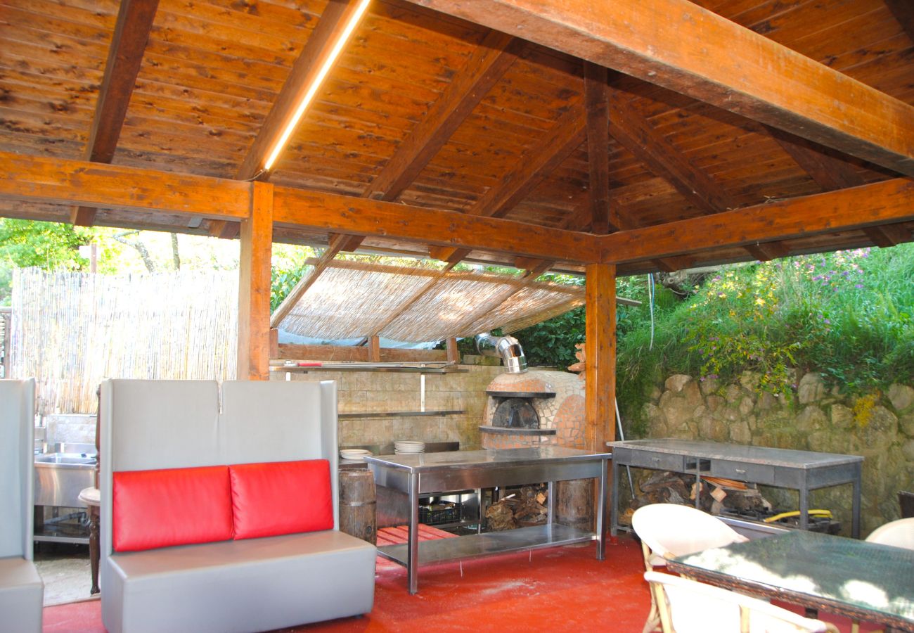 Villa in Sant´Agnello - AMORE RENTALS - Villa Calisto with Private Swimming Pool, Garden, Jacuzzi, Sea view and Parking