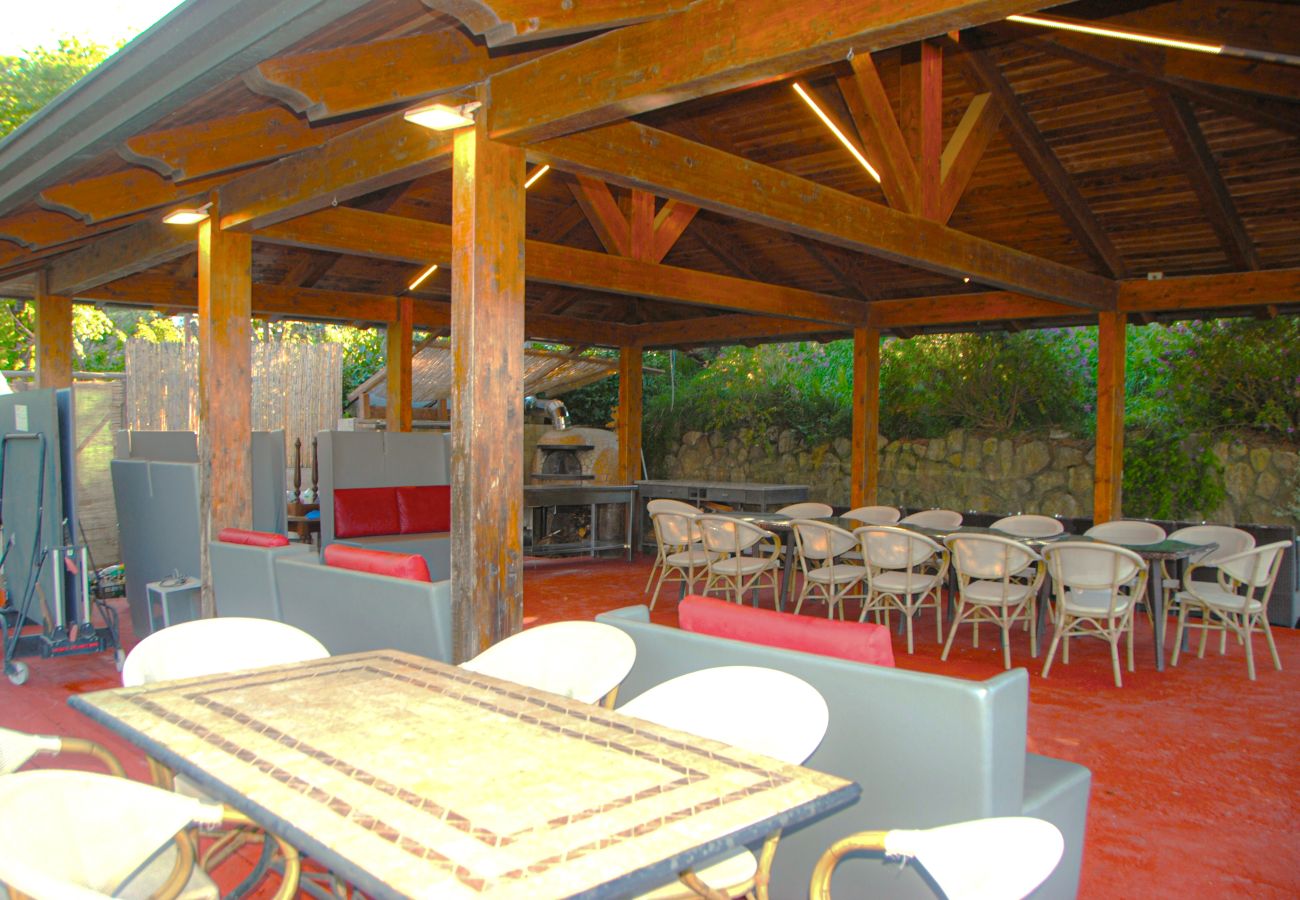 Villa in Sant´Agnello - AMORE RENTALS - Villa Calisto with Private Swimming Pool, Garden, Jacuzzi, Sea view and Parking