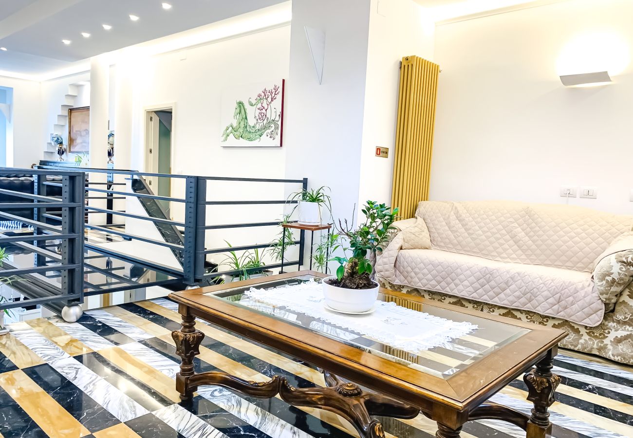Villa in Sant´Agnello - AMORE RENTALS - Villa Calisto with Private Swimming Pool, Garden, Jacuzzi, Sea view and Parking
