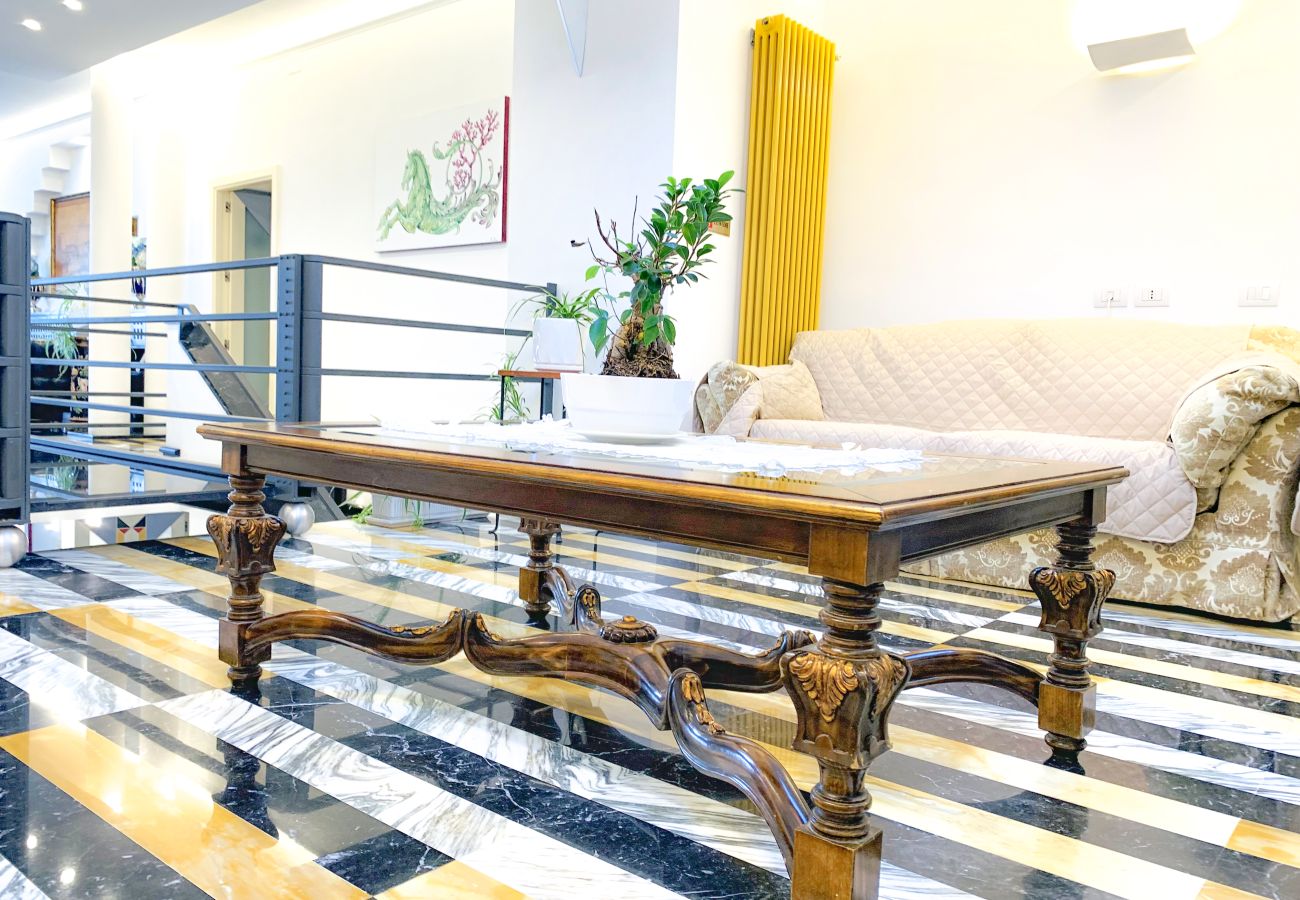 Villa in Sant´Agnello - AMORE RENTALS - Villa Calisto with Private Swimming Pool, Garden, Jacuzzi, Sea view and Parking