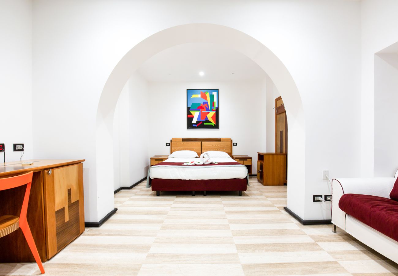 Villa in Sant´Agnello - AMORE RENTALS - Villa Calisto with Private Swimming Pool, Garden, Jacuzzi, Sea view and Parking