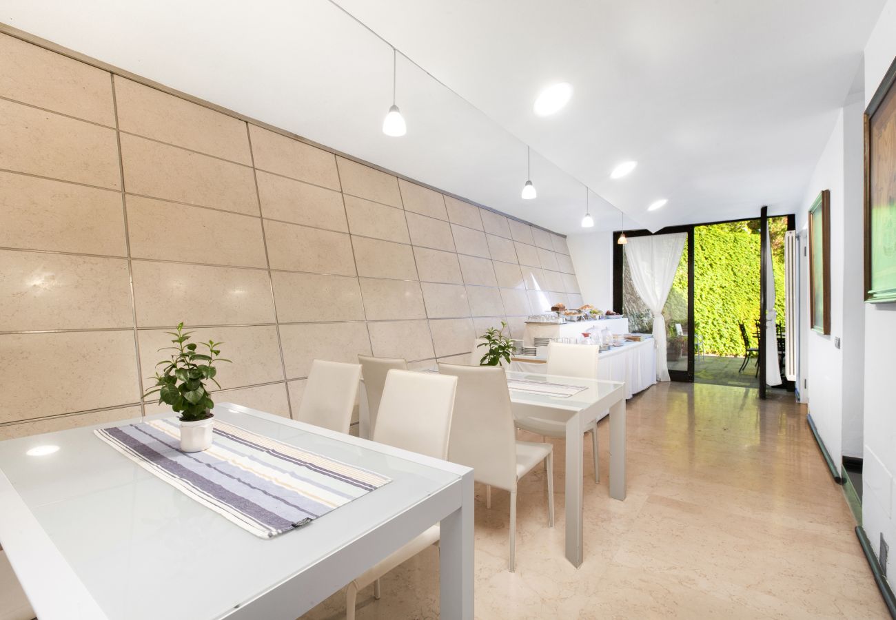 Villa in Sant´Agnello - AMORE RENTALS - Villa Calisto with Private Swimming Pool, Garden, Jacuzzi, Sea view and Parking