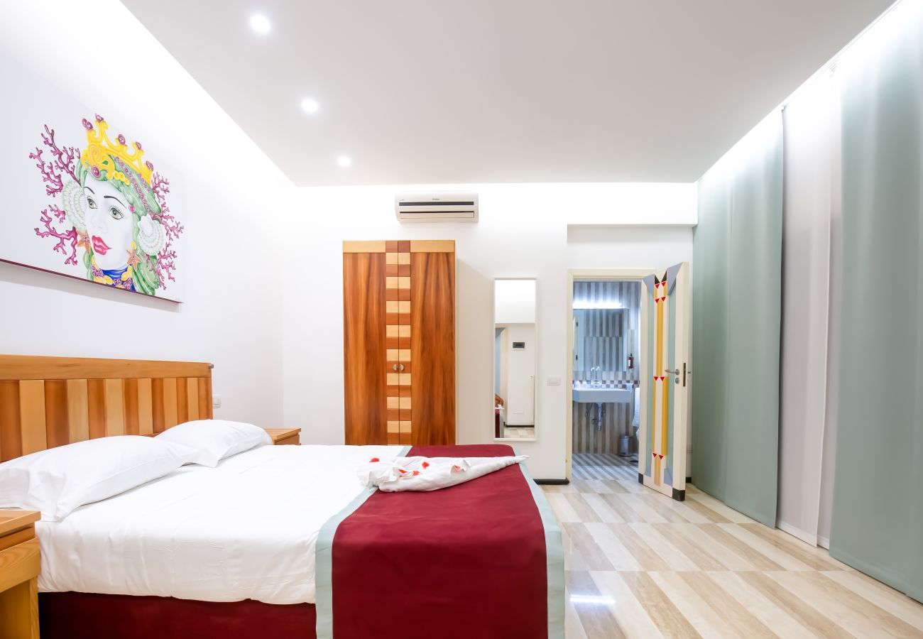 Villa in Sant´Agnello - AMORE RENTALS - Villa Calisto with Private Swimming Pool, Garden, Jacuzzi, Sea view and Parking
