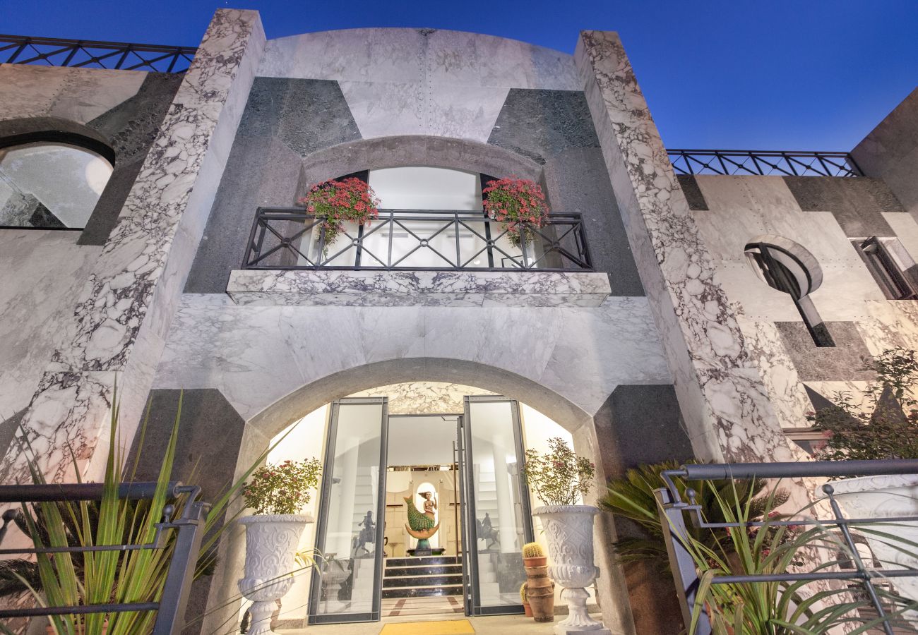 Villa in Sant´Agnello - AMORE RENTALS - Villa Calisto with Private Swimming Pool, Garden, Jacuzzi, Sea view and Parking