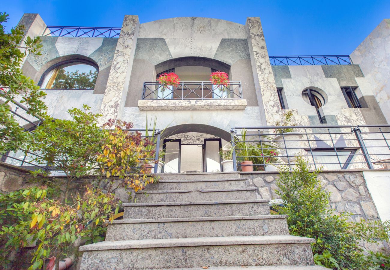 Villa in Sant´Agnello - AMORE RENTALS - Villa Calisto with Private Swimming Pool, Garden, Jacuzzi, Sea view and Parking
