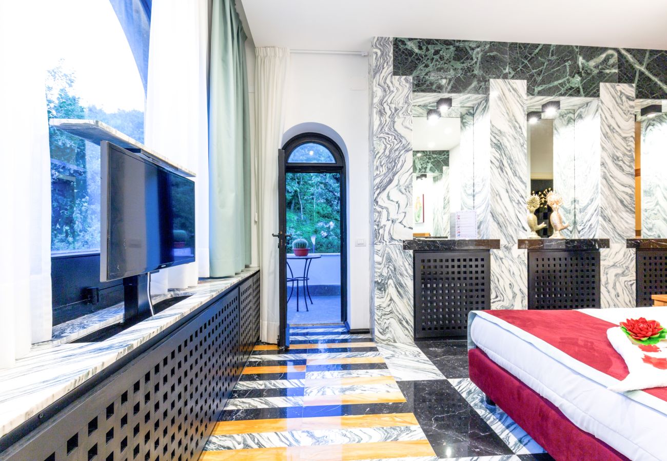Villa in Sant´Agnello - AMORE RENTALS - Villa Calisto with Private Swimming Pool, Garden, Jacuzzi, Sea view and Parking