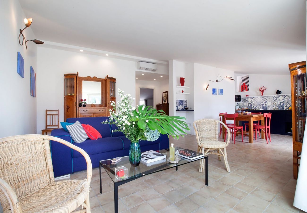 Apartment in Sant´Agnello - AMORE RENTALS - Casa Iommart with Private Terrace, Air Conditioning and Internet Wi-Fi