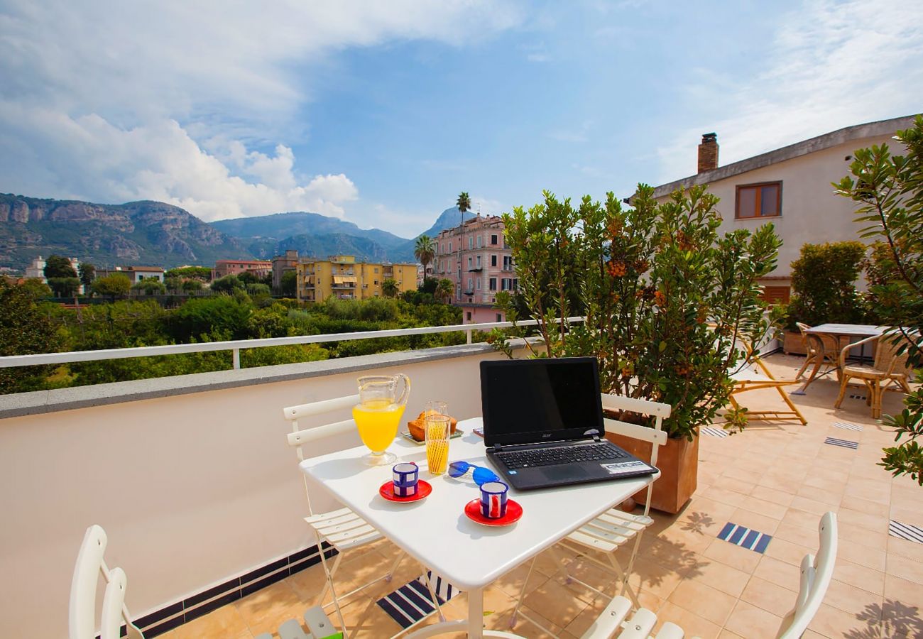 Apartment in Sant´Agnello - AMORE RENTALS - Casa Iommart with Private Terrace, Air Conditioning and Internet Wi-Fi