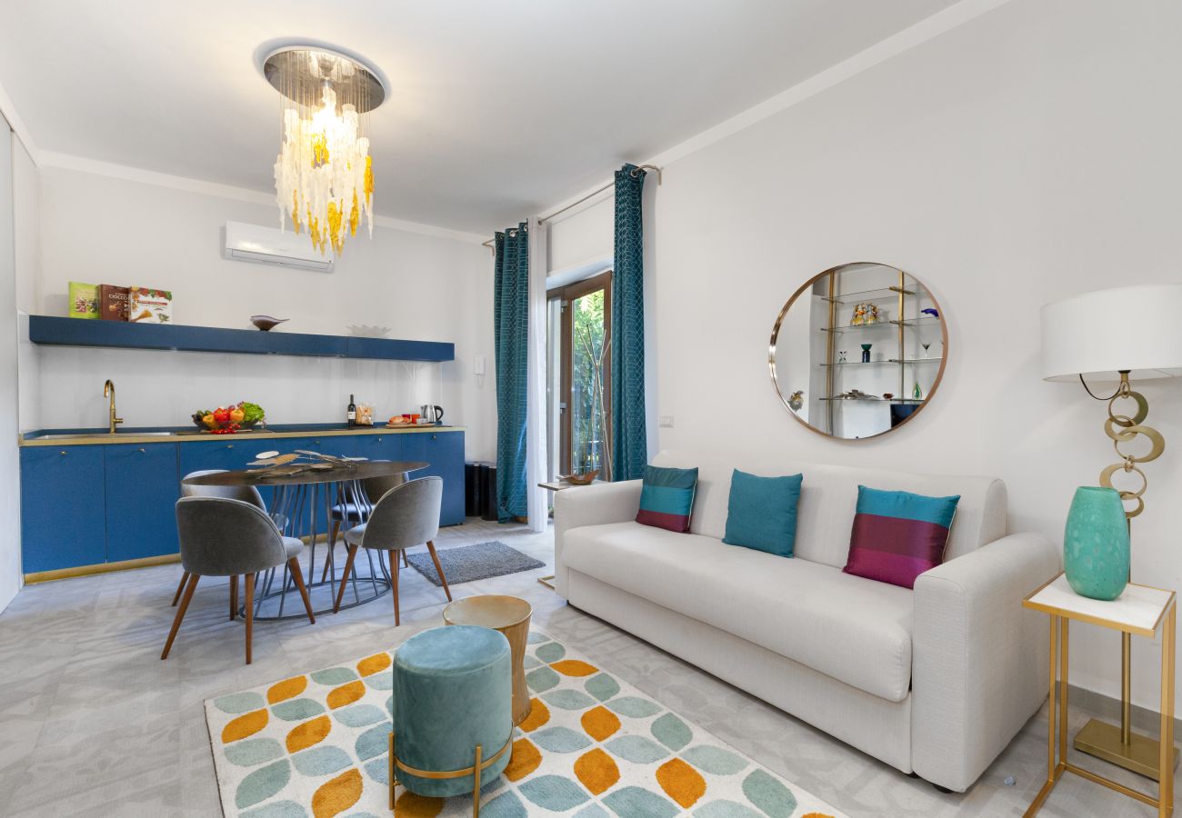 Apartment in Sorrento - AMORE RENTALS - Appartamento Sorrento Suite de Charme with Terraces, Garden, Air Conditioning and Internet Wi-Fi